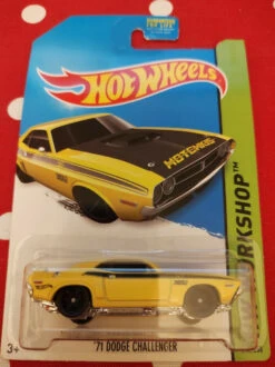 Hot Wheels 2014 HW Workshop '71 Dodge Challenger 242/250
