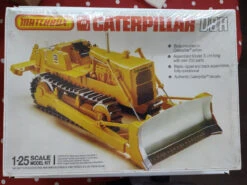 RARE OOP AMT/Matchbox PK-6123 Caterpillar D8H 1/25th Scale Model Kit