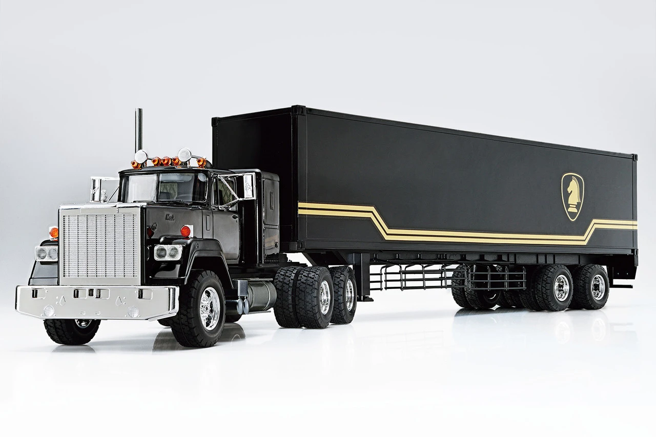 Aoshima 1/28 KNIGHT RIDER - KNIGHT TRAILER TRUCK MODEL KIT 2 Aoshima 1/28 KNIGHT RIDER - KNIGHT TRAILER TRUCK MODEL KIT - Image 2