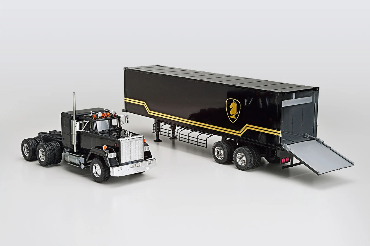 Aoshima 1/28 KNIGHT RIDER - KNIGHT TRAILER TRUCK MODEL KIT 4 Aoshima 1/28 KNIGHT RIDER - KNIGHT TRAILER TRUCK MODEL KIT - Image 4