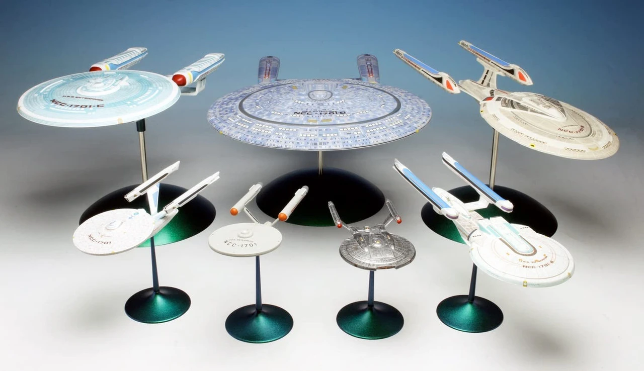 AMT 954 - 1:2500 Star Trek-USS Enterprise Box Set-Cadet Series Model Kits 4 AMT 954 - 1:2500 Star Trek-USS Enterprise Box Set-Cadet Series Model Kits - Image 4