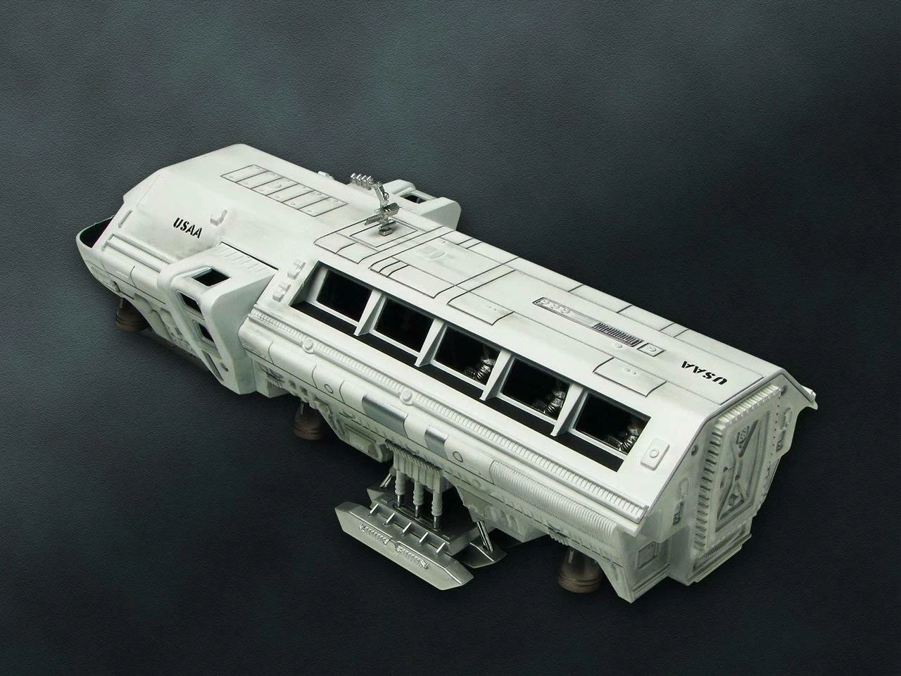 Moebius MMK2001-1A - 1/55 Moon Bus From 2001: A Space Odyssey 2017 Edition Model Kit 4 Moebius MMK2001-1A - 1/55 Moon Bus From 2001: A Space Odyssey 2017 Edition Model Kit - Image 4