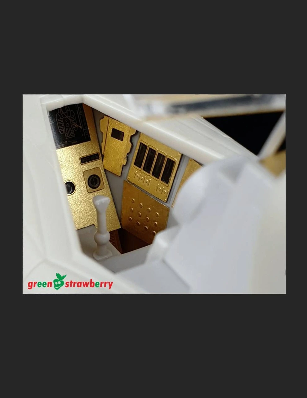 Green Strawberry 13621-1/32 - Colonial Viper - Cockpit - TOS Resin & Photoetch Set 5 Green Strawberry 13621-1/32 - Colonial Viper - Cockpit - TOS Resin & Photoetch Set - Image 5